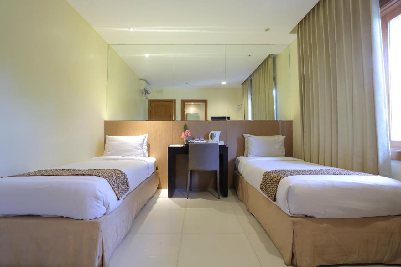 Country Heritage Hotel Surabaya Eksteriør billede