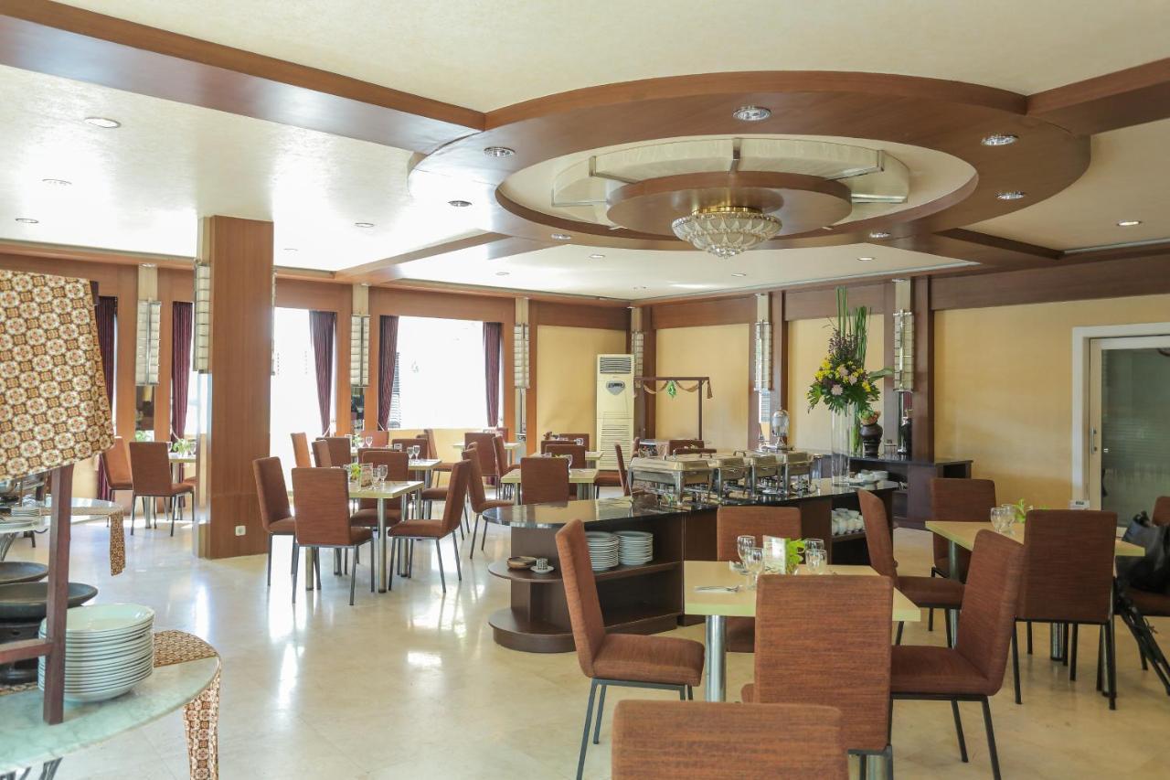 Country Heritage Hotel Surabaya Eksteriør billede