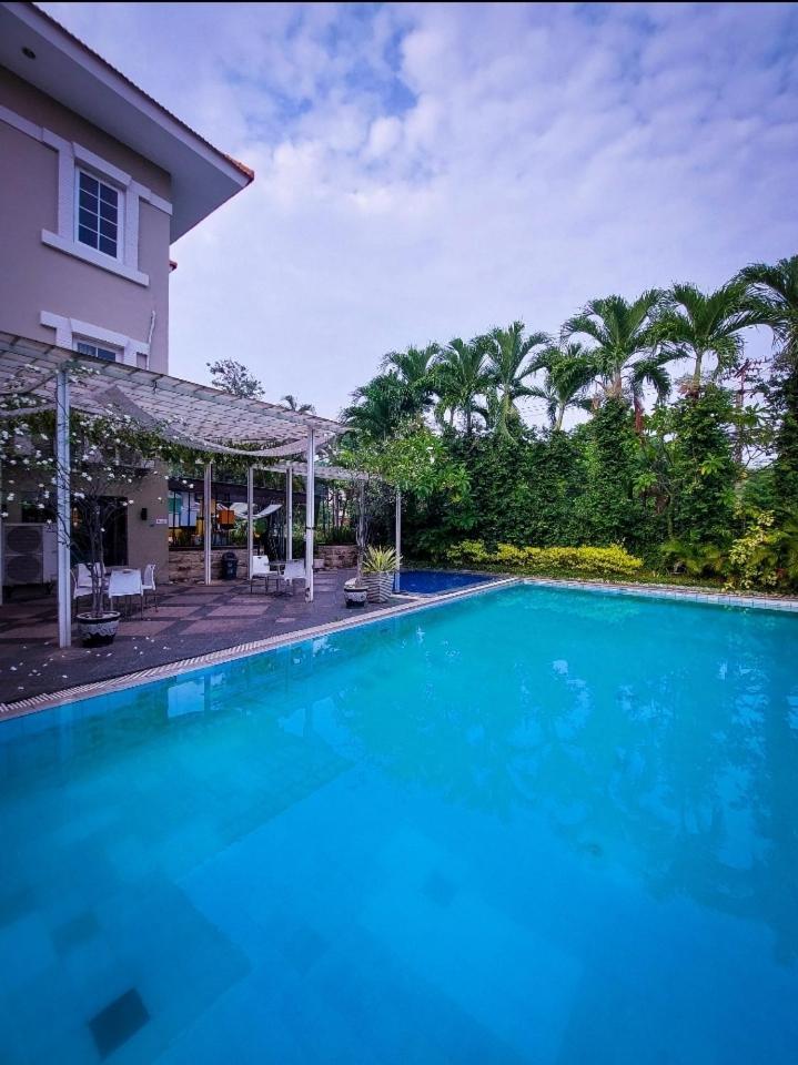Country Heritage Hotel Surabaya Eksteriør billede